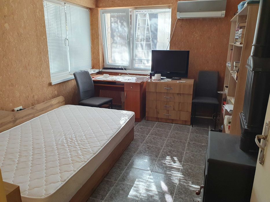 Къща,тухла на 2 ет.,гараж,двор 390 кв.м.,2-ра зона