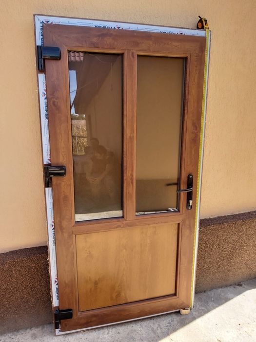 Vând ușa termopan exterior