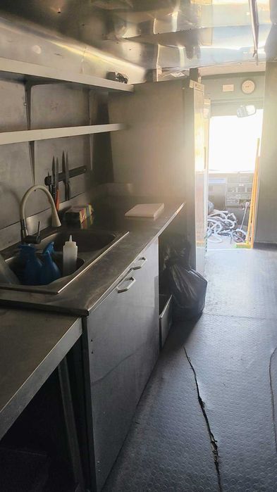 Food truck - напълно оборудван и готов за работа веднага