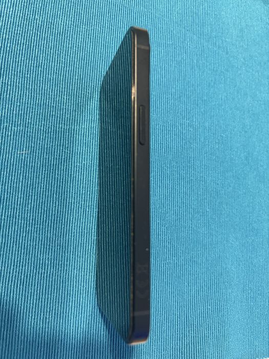 Продавам Iphone 13 black 128gb