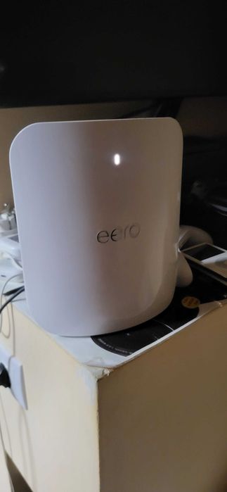 Router WiFi Amazon EERO Max 7 Mesh, 10 Gbps Ethernet, Acoperire de pana la 230 m2 conexiuni la peste 250 de dispozitive ,Ultima genatie