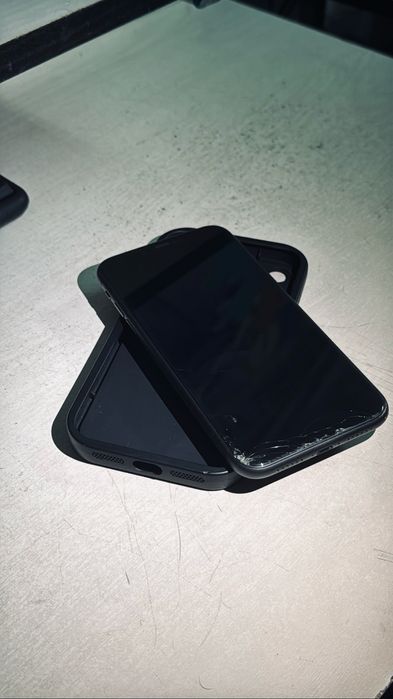 Продам айфон 11