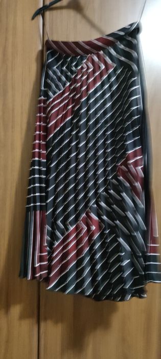 Fusta lunga plisata ,nouă