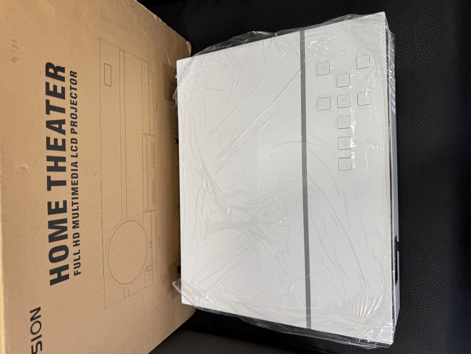 Продавам нов проектор Topvision T26L