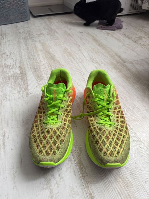 Маратонки Under Armour с bluetooth