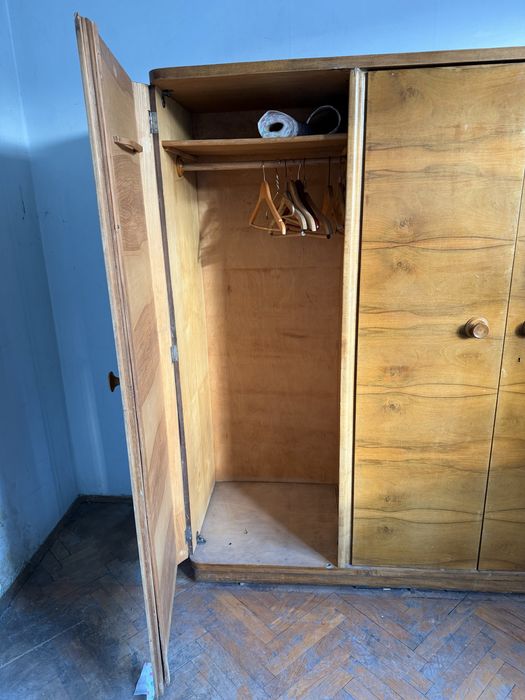 Гардероб ретро дървен  - 4 врати