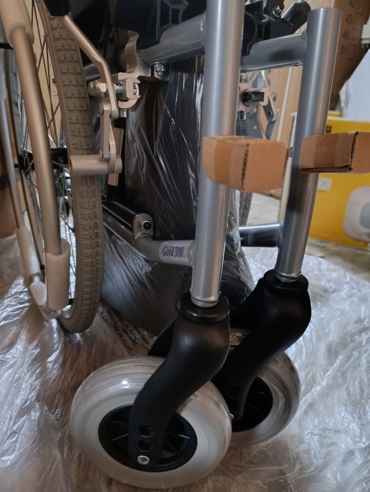 Коляска инвалидная новая , прогулочная