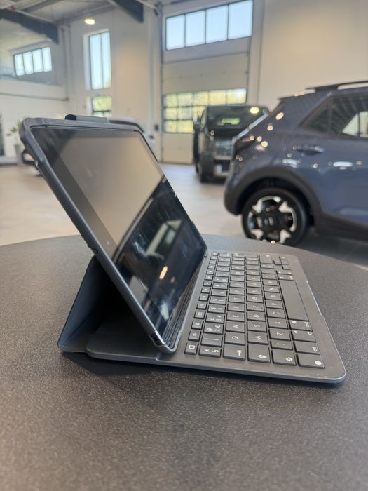 iPad 7 10.2” 32GB Cellular + tastatură