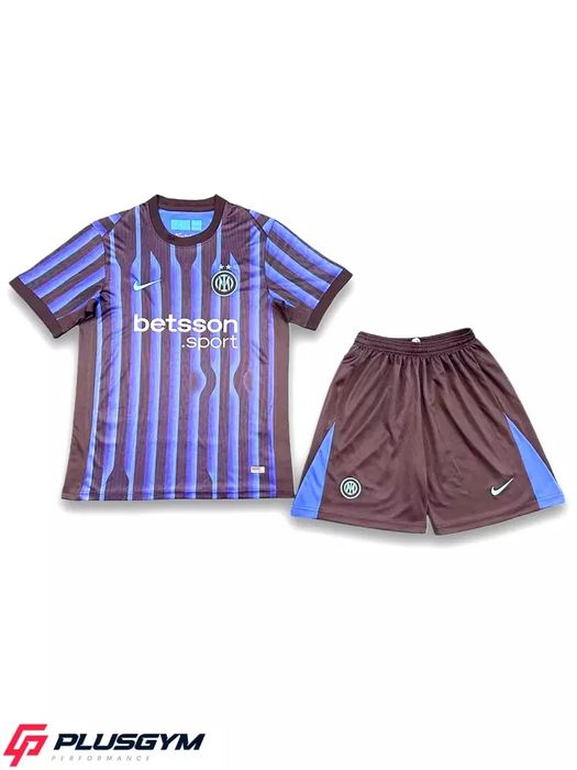 Futbol formasi yana sotuvga kildi aksiya narxda