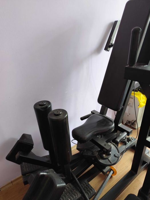 Фитнес уреди, абдуктор, абдуктор и глутелус машина