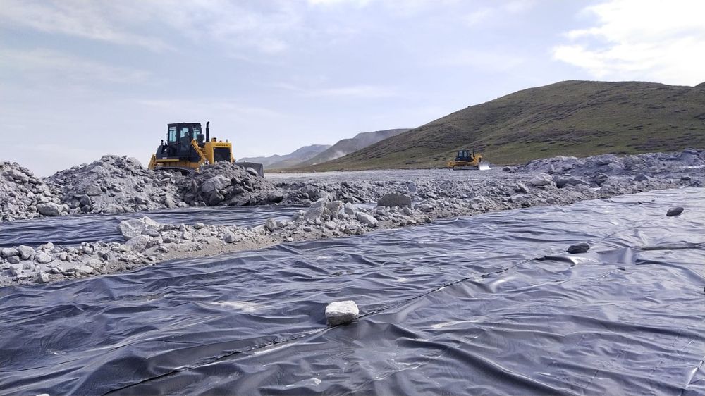 монтаж геомембраны