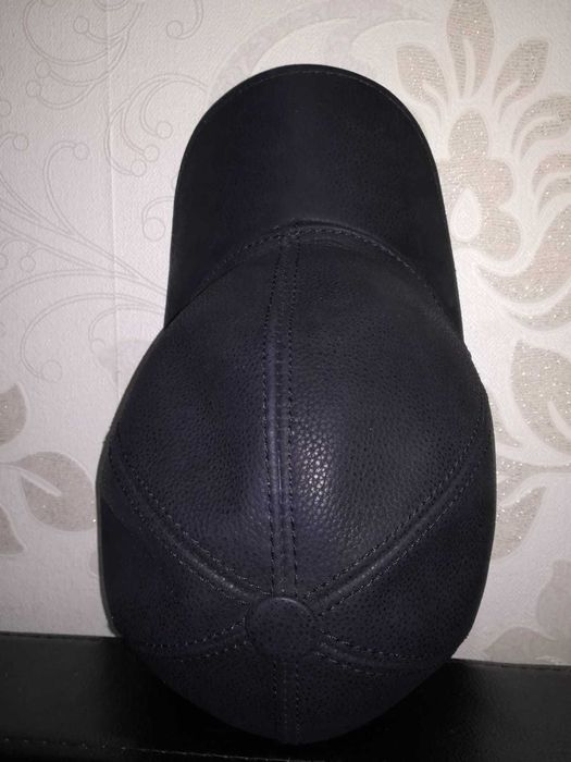 Кепка кожаная продам