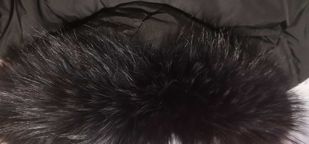 Ново дамско яке дълго черно, с яка от енот