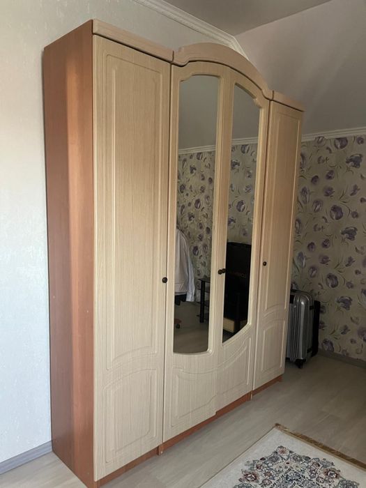 Продается шкаф 4 дверный