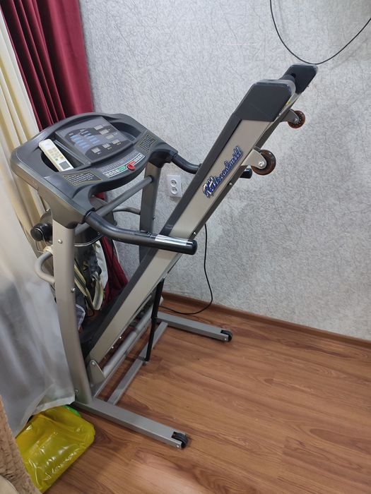 Продам беговую дорожку с массажем спины.