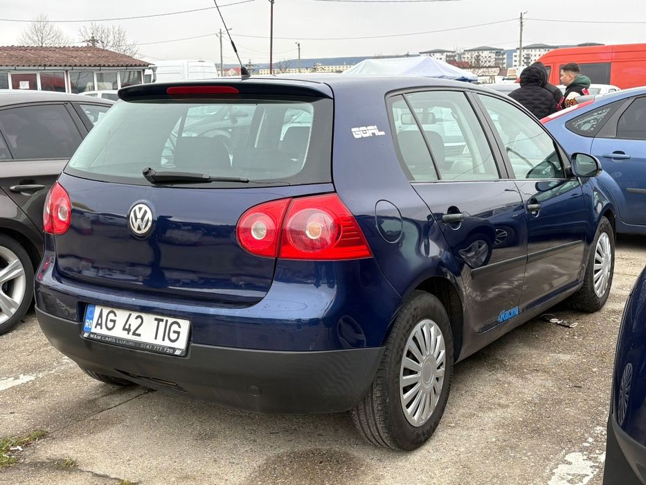 Vând Volkswagen Golf 5