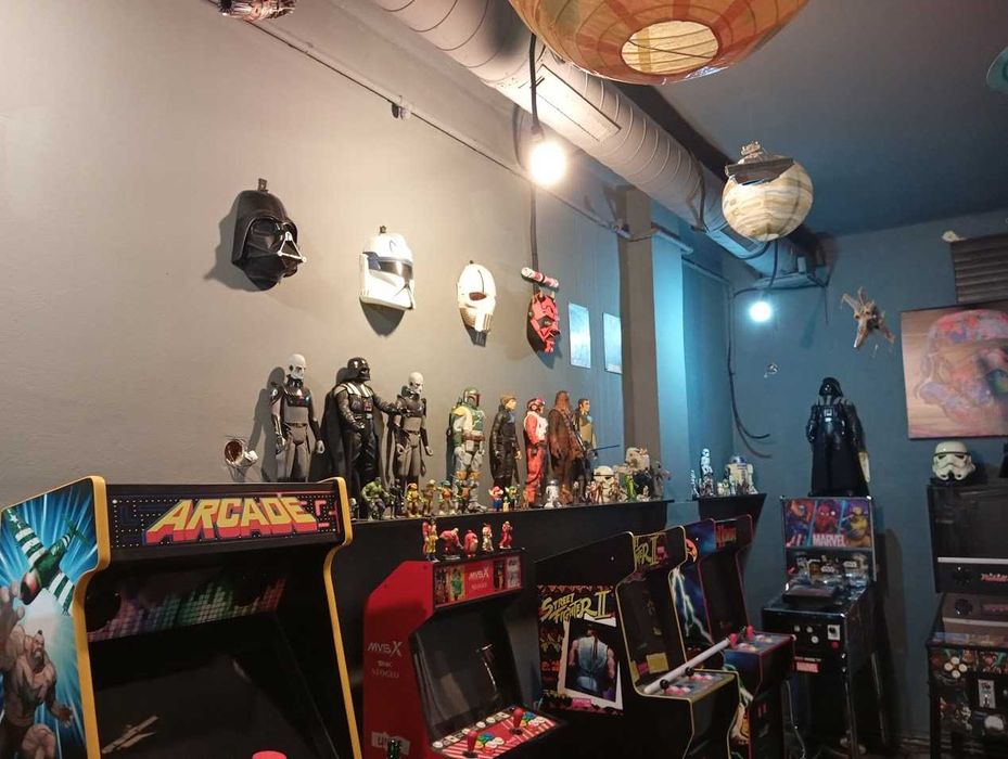 Vind , inchiriez flippere si jocuri arcade box multigame