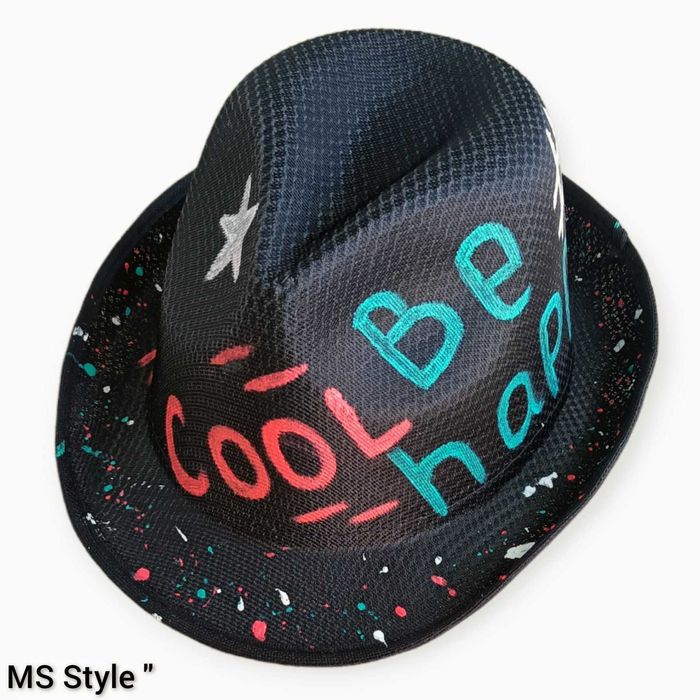 Ръчно рисувани дамски шапки