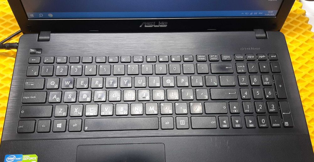 Ноутбук ASUS для работы учебы