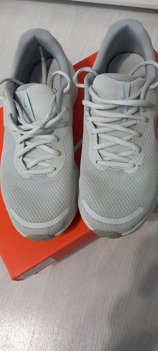 Маратонки Nike  номер 39