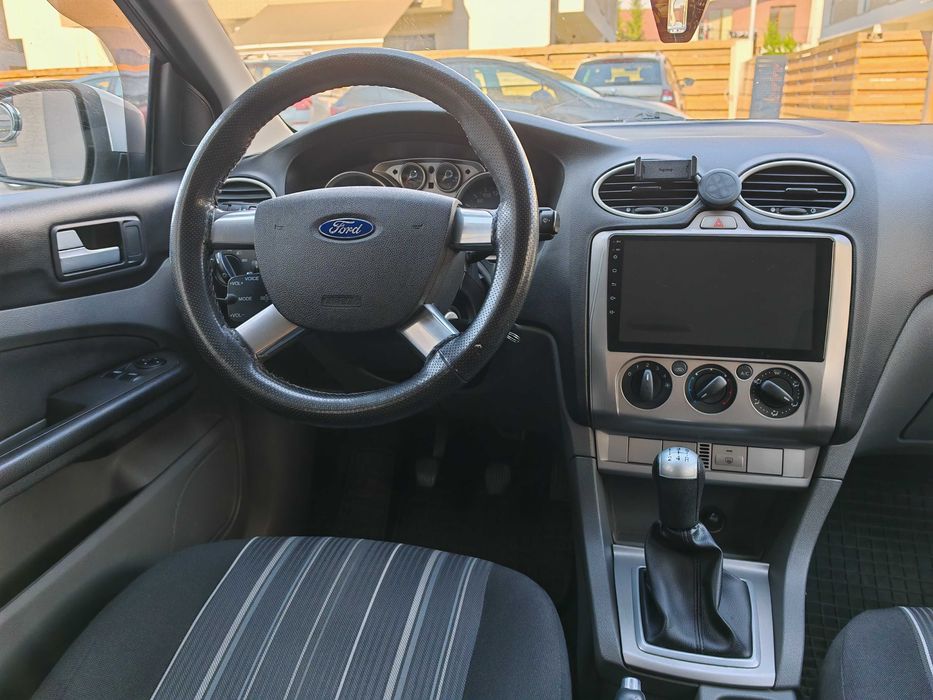 FORD Focus 2010 — imagine 4