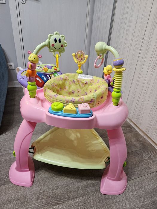 Vand centru de activitati cu trambulina  Hola Toys