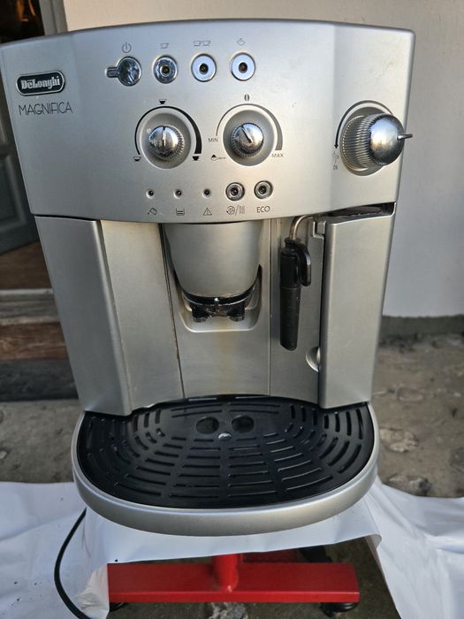 Masina de cafea Delonghi Magnifica