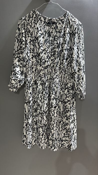 Червена, черна, бяла, синя, бежава, кафява рокля