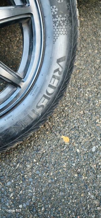 Гуми с джанти в много добро състояние