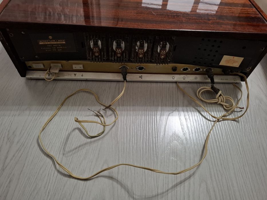 Магнитофон Радиоприемник