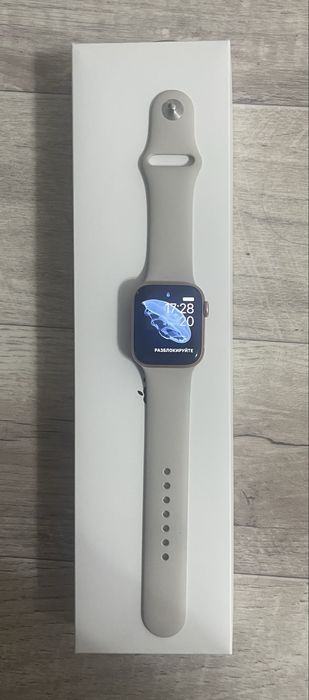 Продам Apple Watch SE