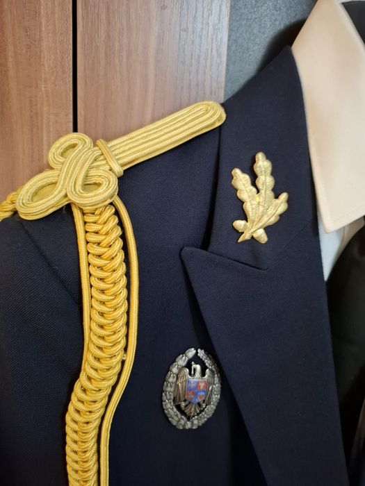 Costum militar Exceptiol, Unic
