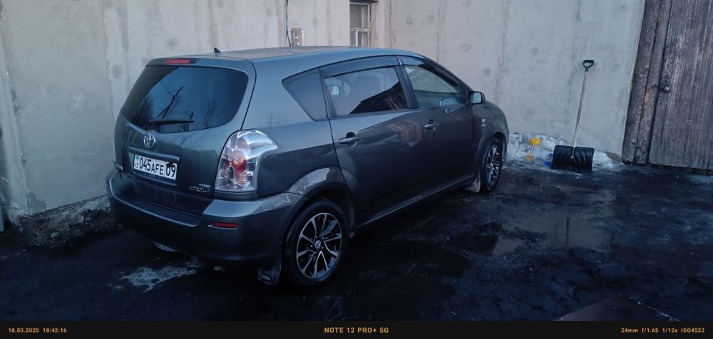 Тойота Королла Версо