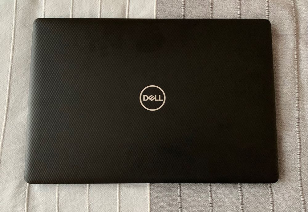 Лаптоп Dell Inspriron 15 3000