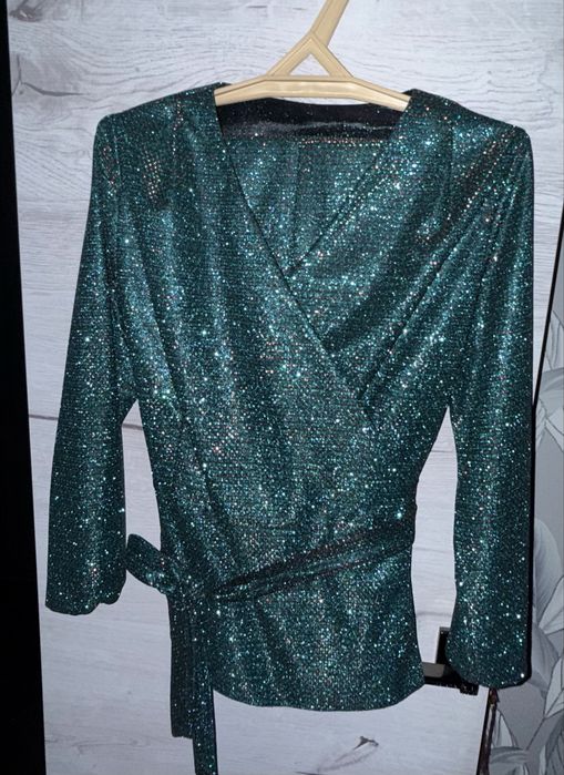 Продаю брючный костюм-двойка.