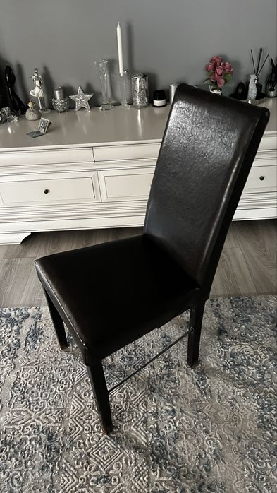 Scaun cu spatar tapitat