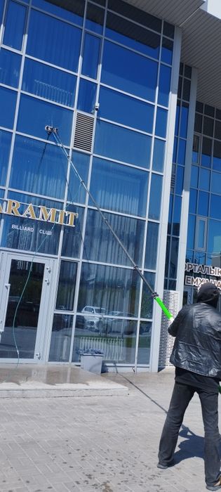 Мойка витражей высотой до 15м в Астане