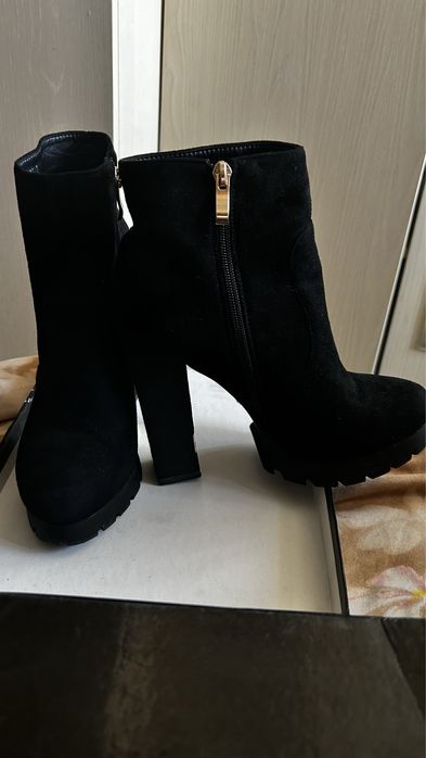 Продам обувь осень /весна 38 рр