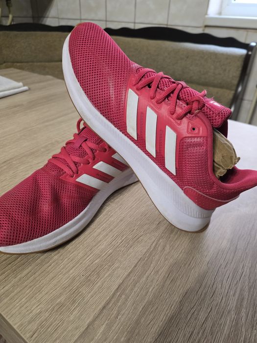 Adidas femei ca si noi