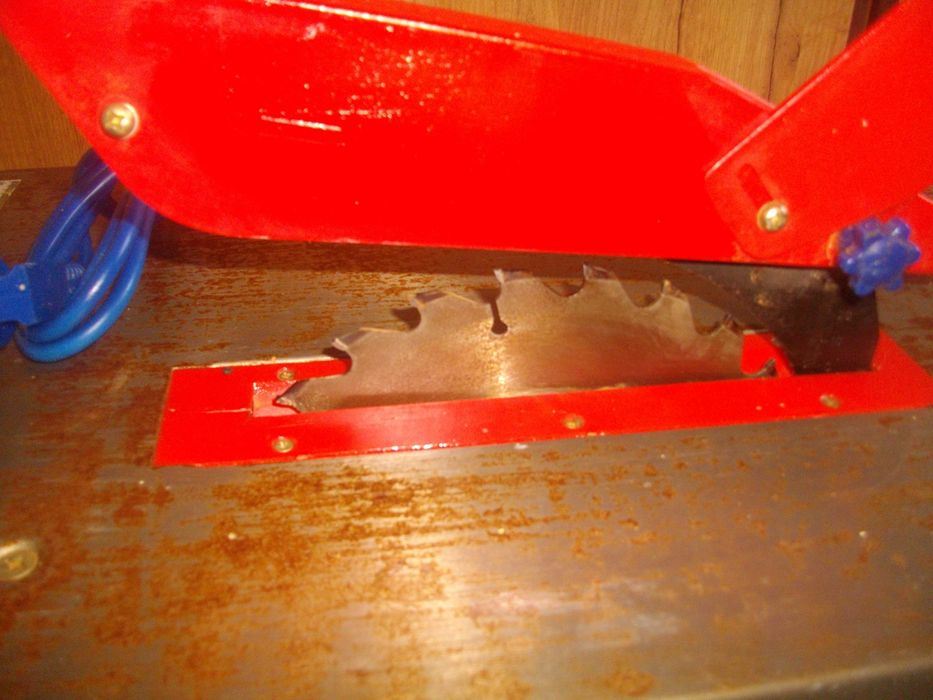 800 Вата Холандски Настолен Циркуляр Наклон На Диска ф205мм FERM FZB