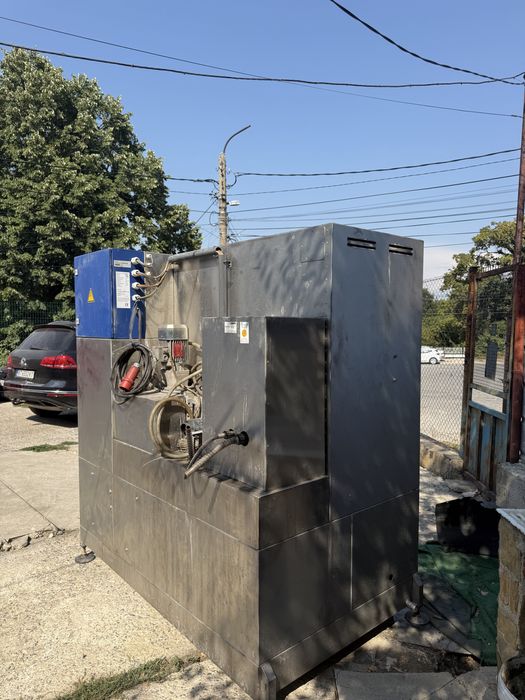 Професионална машина за миене на джанти с гуми.