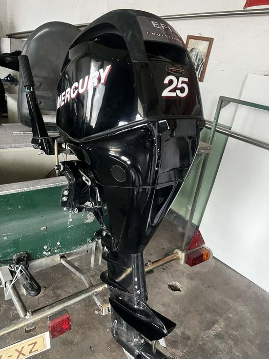 Алуминиева лодка