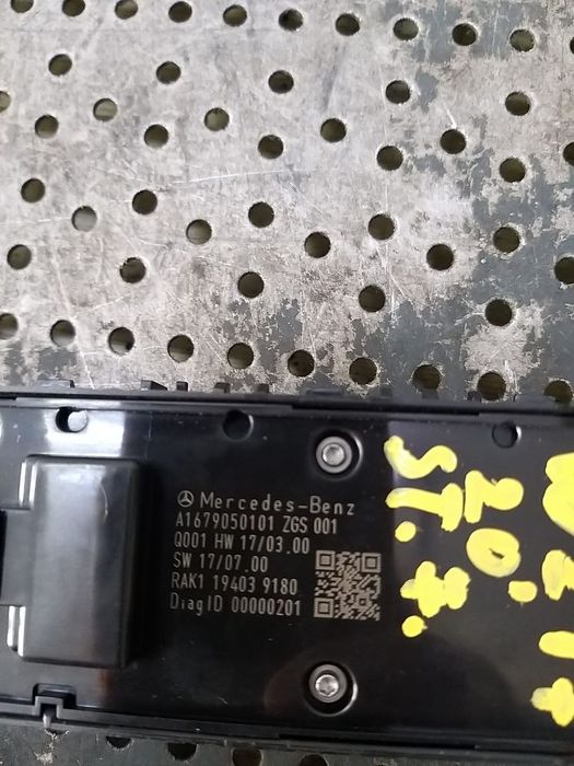 Butoane geamuri oglinzi stanga fata mercedes b class w247 a1679050101