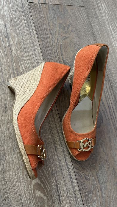 Нови боти и обувки