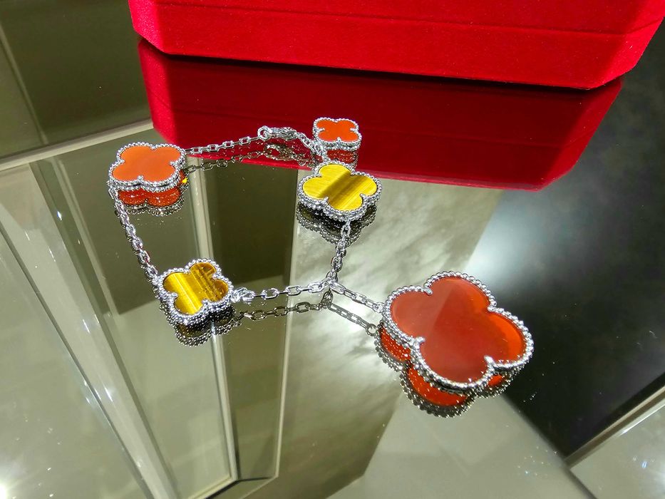 Van Cleef & Arpels VCA 5 Silver Magic Alhambra Red Tiger's Eye Гривна