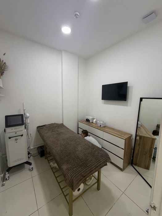 Сдается в ареду маникюрный стол , кабинет