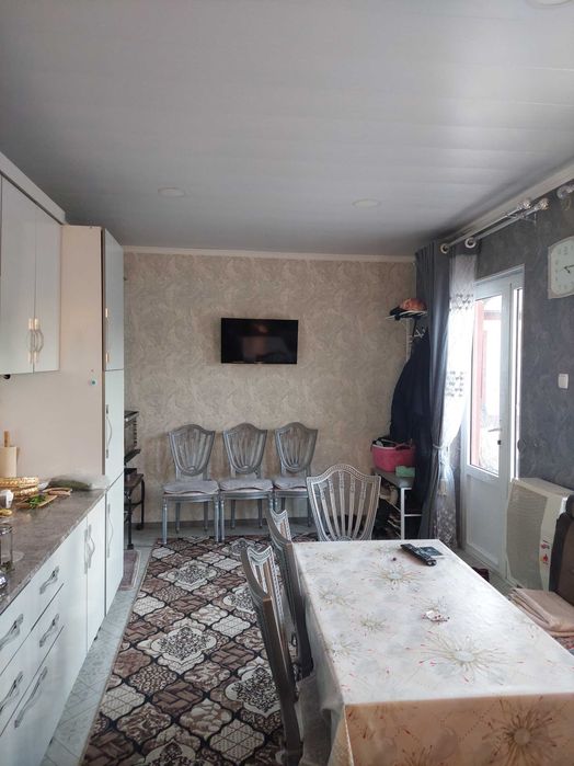 Дом участок на земле.