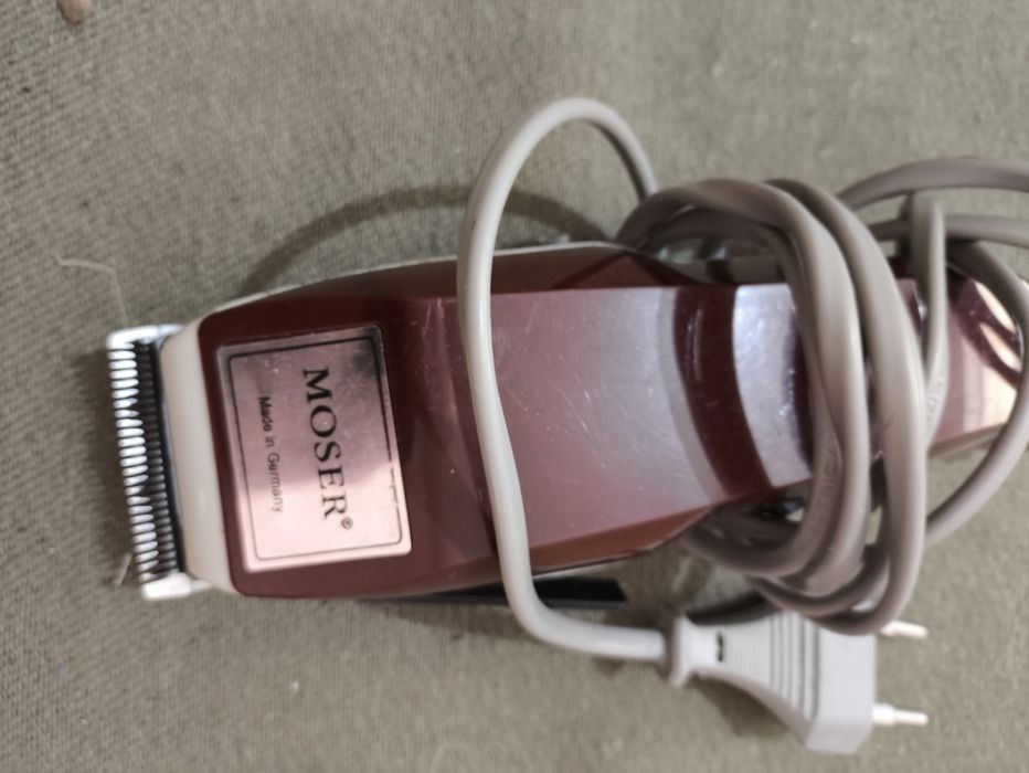 Настольная лампа, фотоаппарат,модем