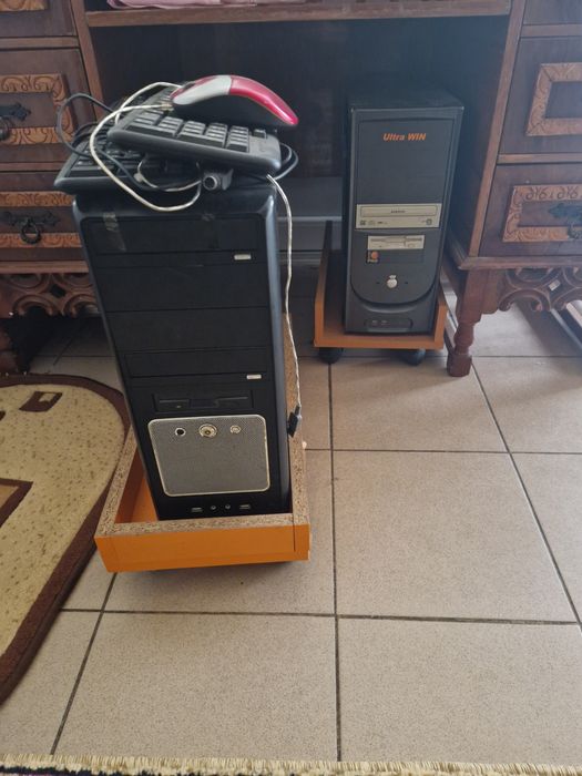 Vând 2 calculatoare