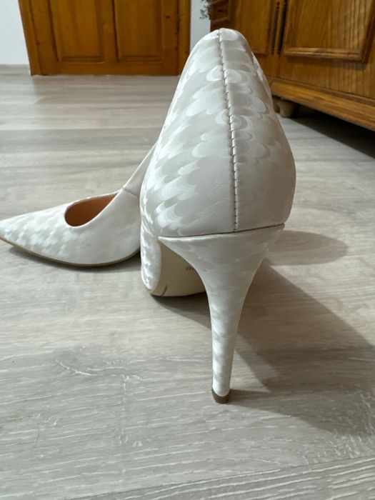 Pantofi din piele